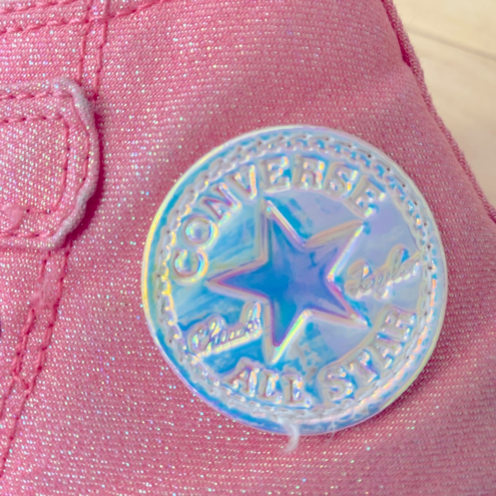 Girls peach converse